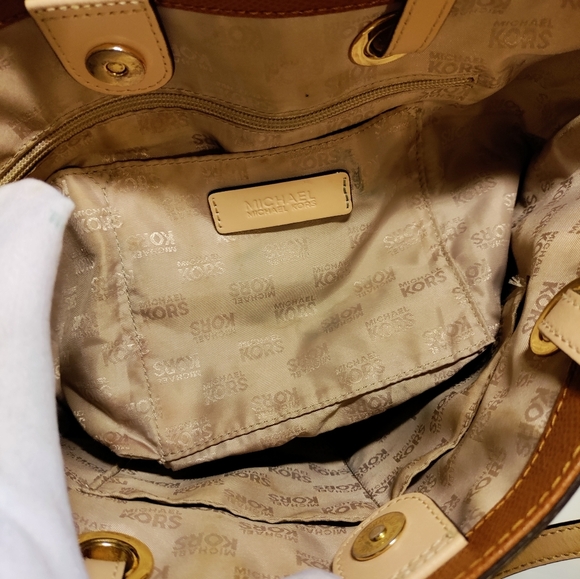 Michael Kors Camel Tote Handbag Saffiano Leather Medium - Picture 9 of 10